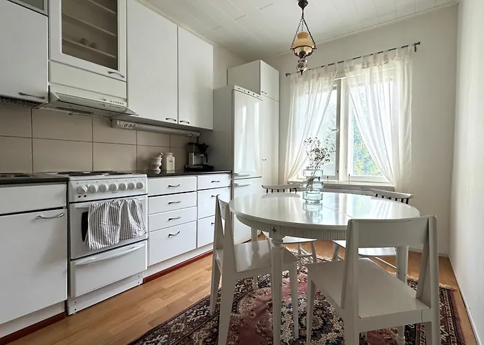 아파트 Kaunis Koti Idyllisellae Karjasillalla 오울루